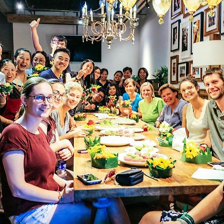 Sonderia Lazybones Hostel- Wenshu Temple Side, Chill Hostel With All-Day Brunch, Travel Agency In English & Local Bar Vibes צ'נגדו מראה חיצוני תמונה
