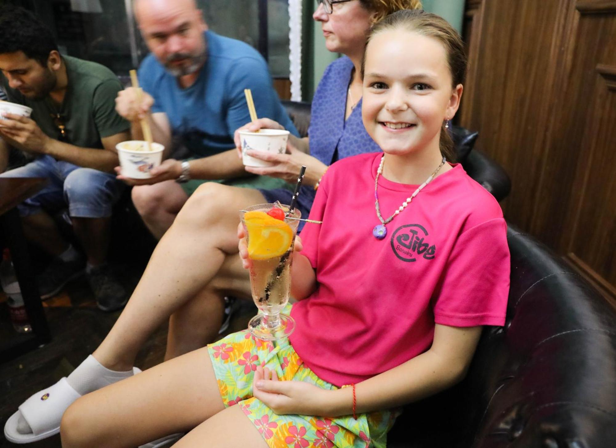 Sonderia Lazybones Hostel- Wenshu Temple Side, Chill Hostel With All-Day Brunch, Travel Agency In English & Local Bar Vibes צ'נגדו מראה חיצוני תמונה