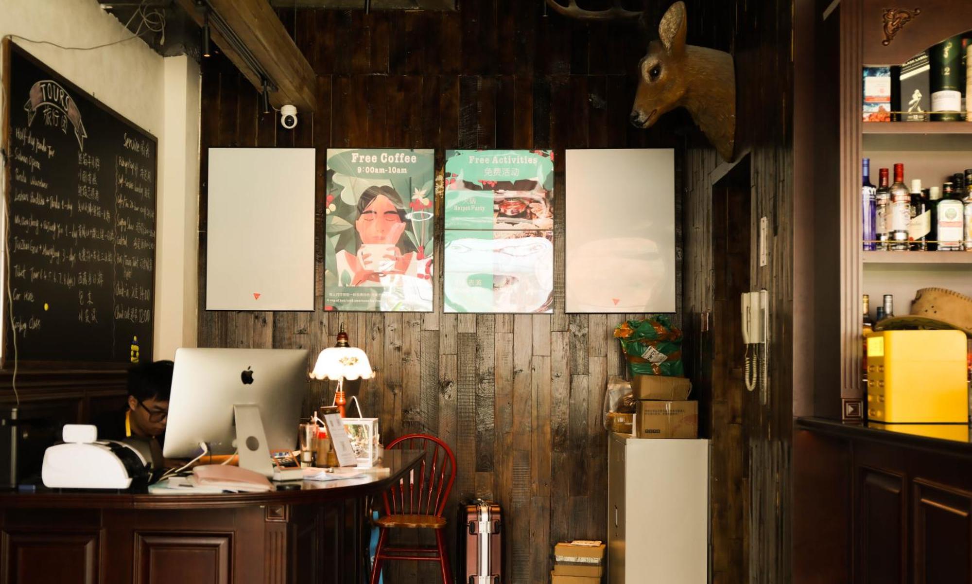Sonderia Lazybones Hostel- Wenshu Temple Side, Chill Hostel With All-Day Brunch, Travel Agency In English & Local Bar Vibes צ'נגדו מראה חיצוני תמונה