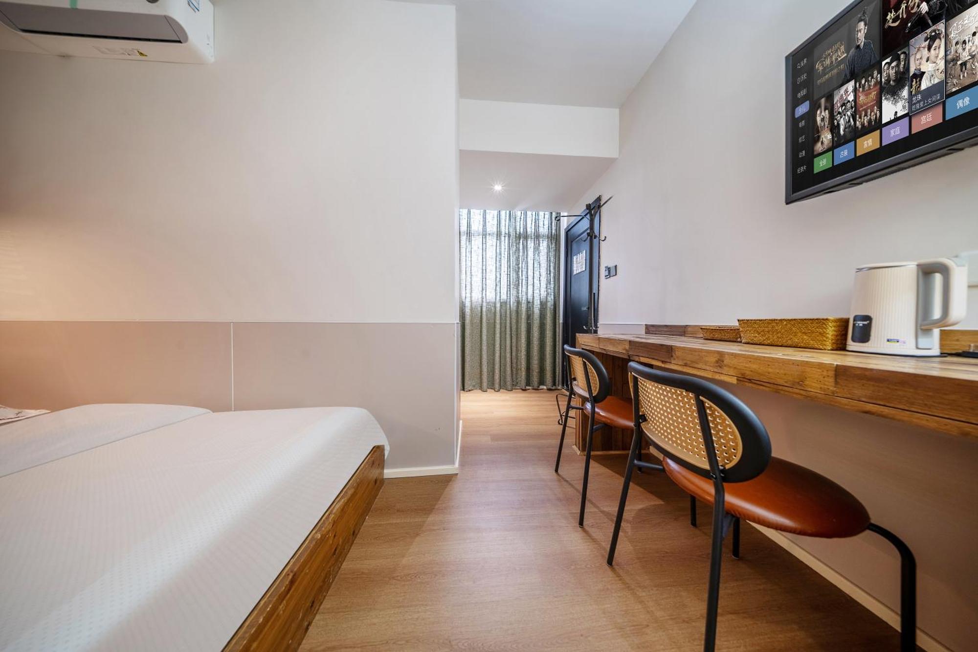 Sonderia Lazybones Hostel- Wenshu Temple Side, Chill Hostel With All-Day Brunch, Travel Agency In English & Local Bar Vibes צ'נגדו מראה חיצוני תמונה