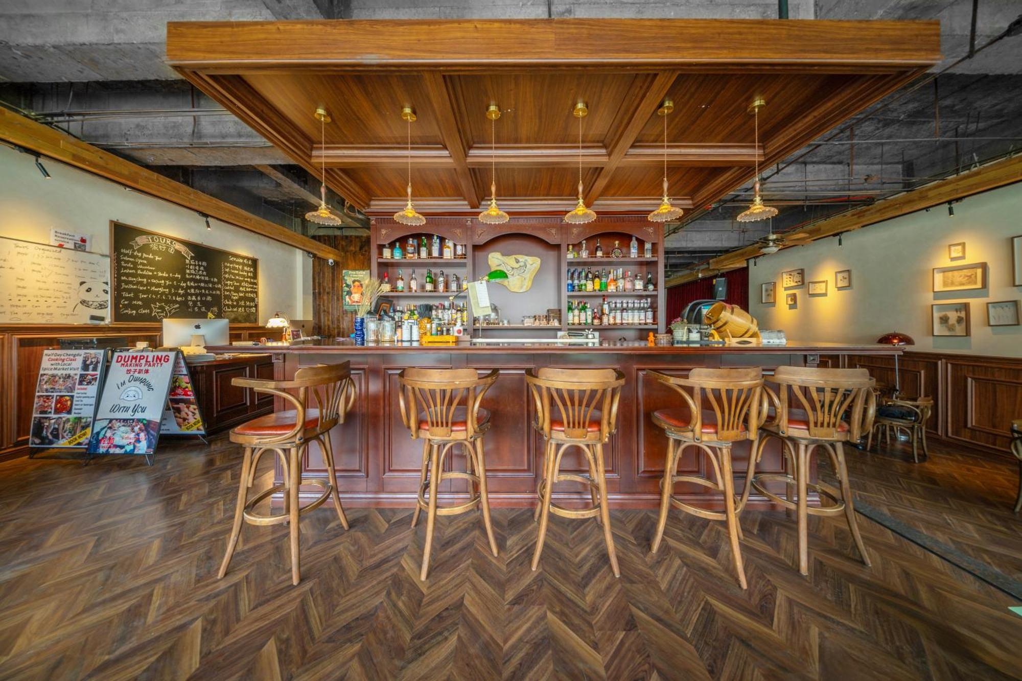 Sonderia Lazybones Hostel- Wenshu Temple Side, Chill Hostel With All-Day Brunch, Travel Agency In English & Local Bar Vibes צ'נגדו מראה חיצוני תמונה