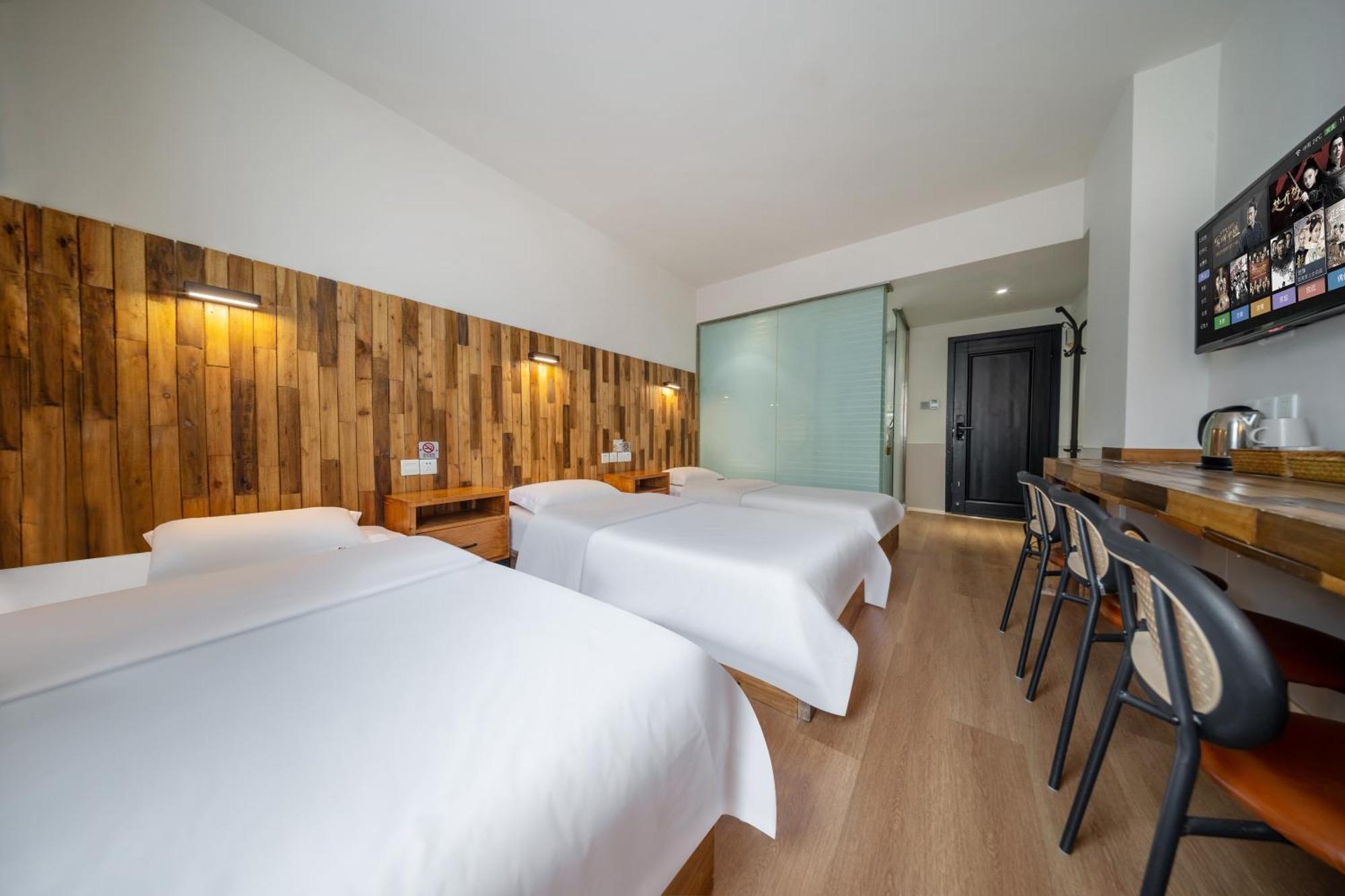 Sonderia Lazybones Hostel- Wenshu Temple Side, Chill Hostel With All-Day Brunch, Travel Agency In English & Local Bar Vibes צ'נגדו מראה חיצוני תמונה