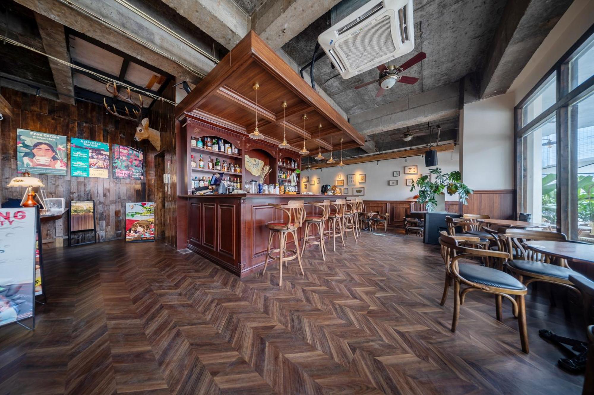 Sonderia Lazybones Hostel- Wenshu Temple Side, Chill Hostel With All-Day Brunch, Travel Agency In English & Local Bar Vibes צ'נגדו מראה חיצוני תמונה