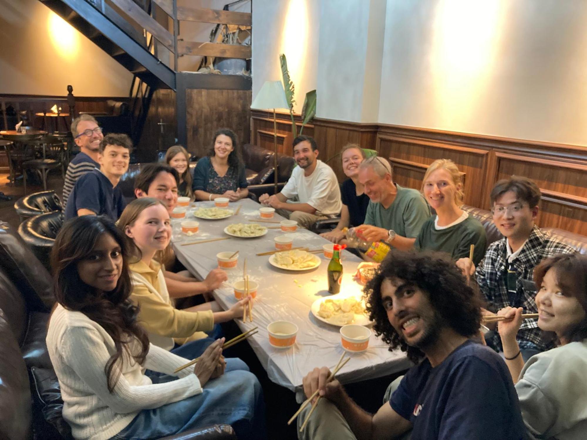 Sonderia Lazybones Hostel- Wenshu Temple Side, Chill Hostel With All-Day Brunch, Travel Agency In English & Local Bar Vibes צ'נגדו מראה חיצוני תמונה