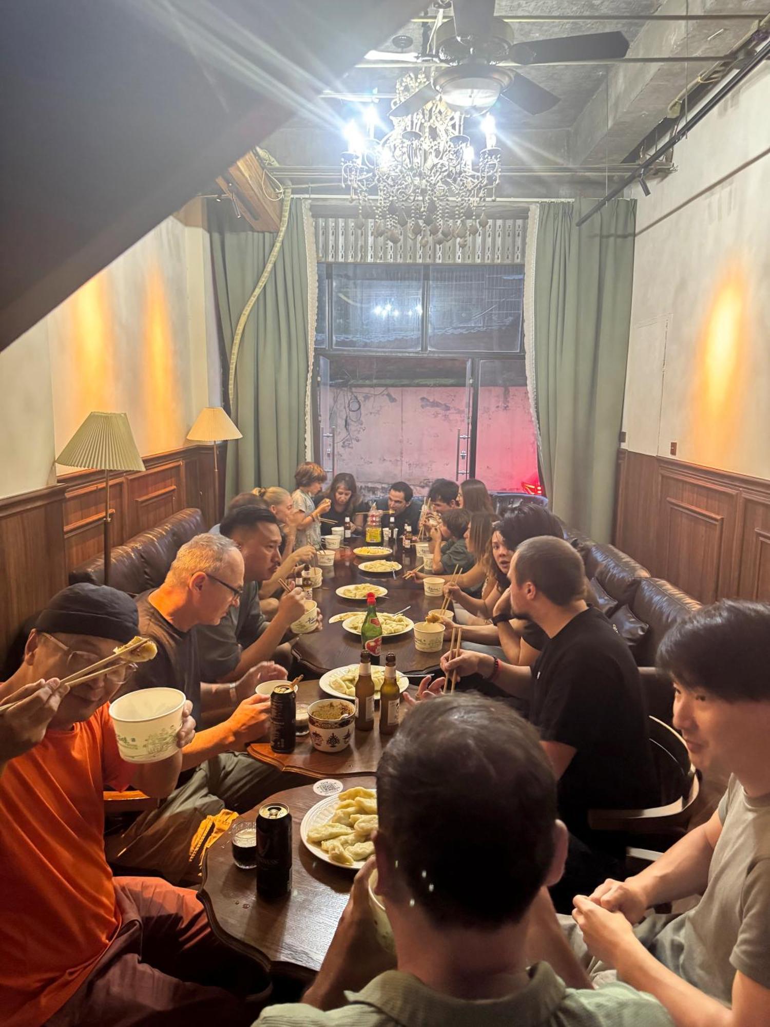 Sonderia Lazybones Hostel- Wenshu Temple Side, Chill Hostel With All-Day Brunch, Travel Agency In English & Local Bar Vibes צ'נגדו מראה חיצוני תמונה