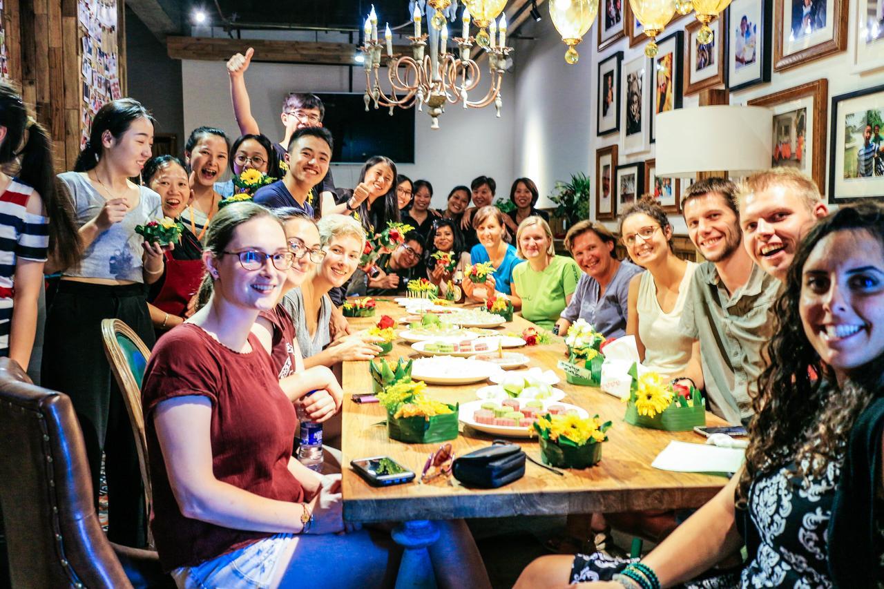 Sonderia Lazybones Hostel- Wenshu Temple Side, Chill Hostel With All-Day Brunch, Travel Agency In English & Local Bar Vibes צ'נגדו מראה חיצוני תמונה